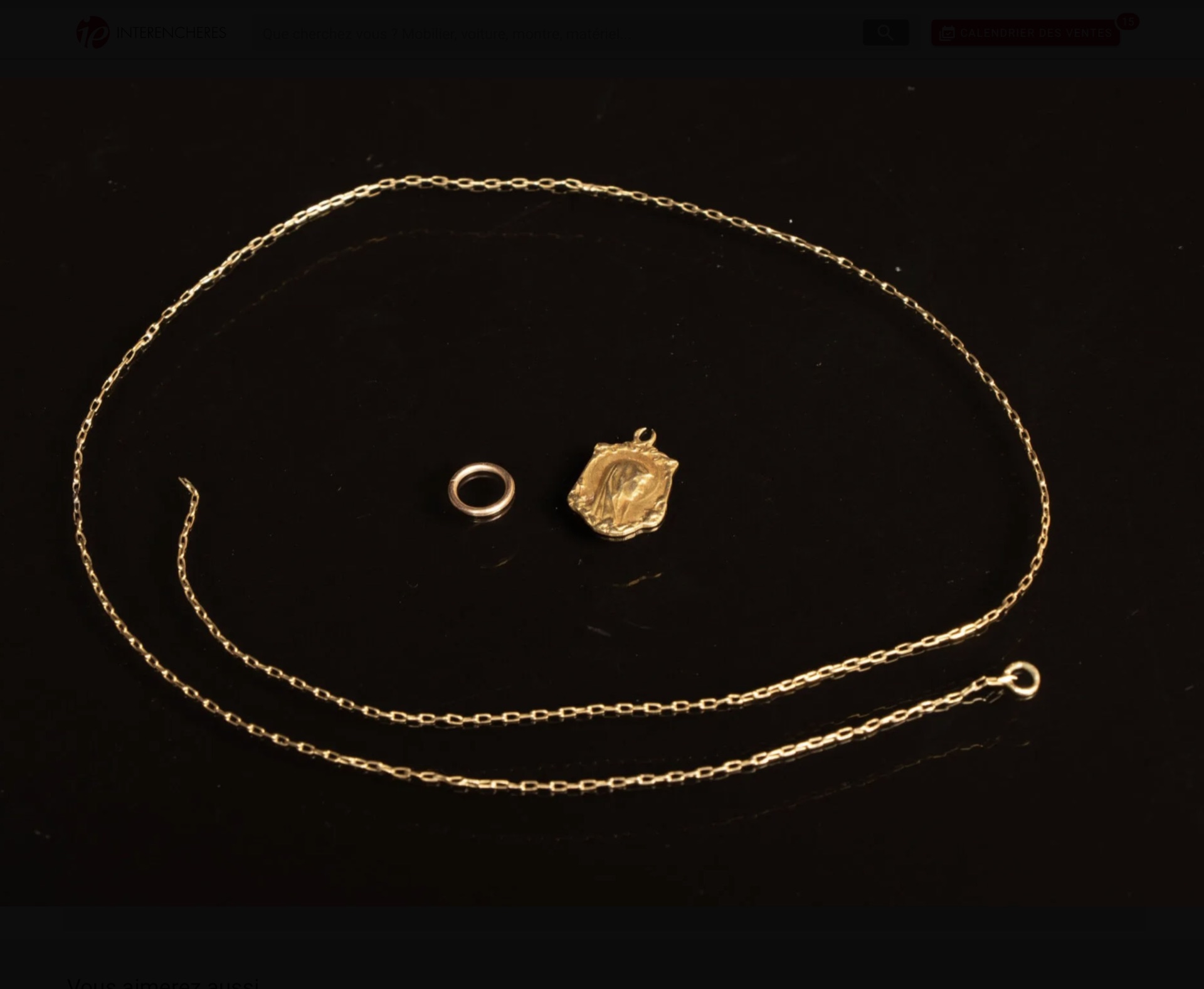 Bijoux en or cassés — chaîne rompue, médaillon, anneau détaché