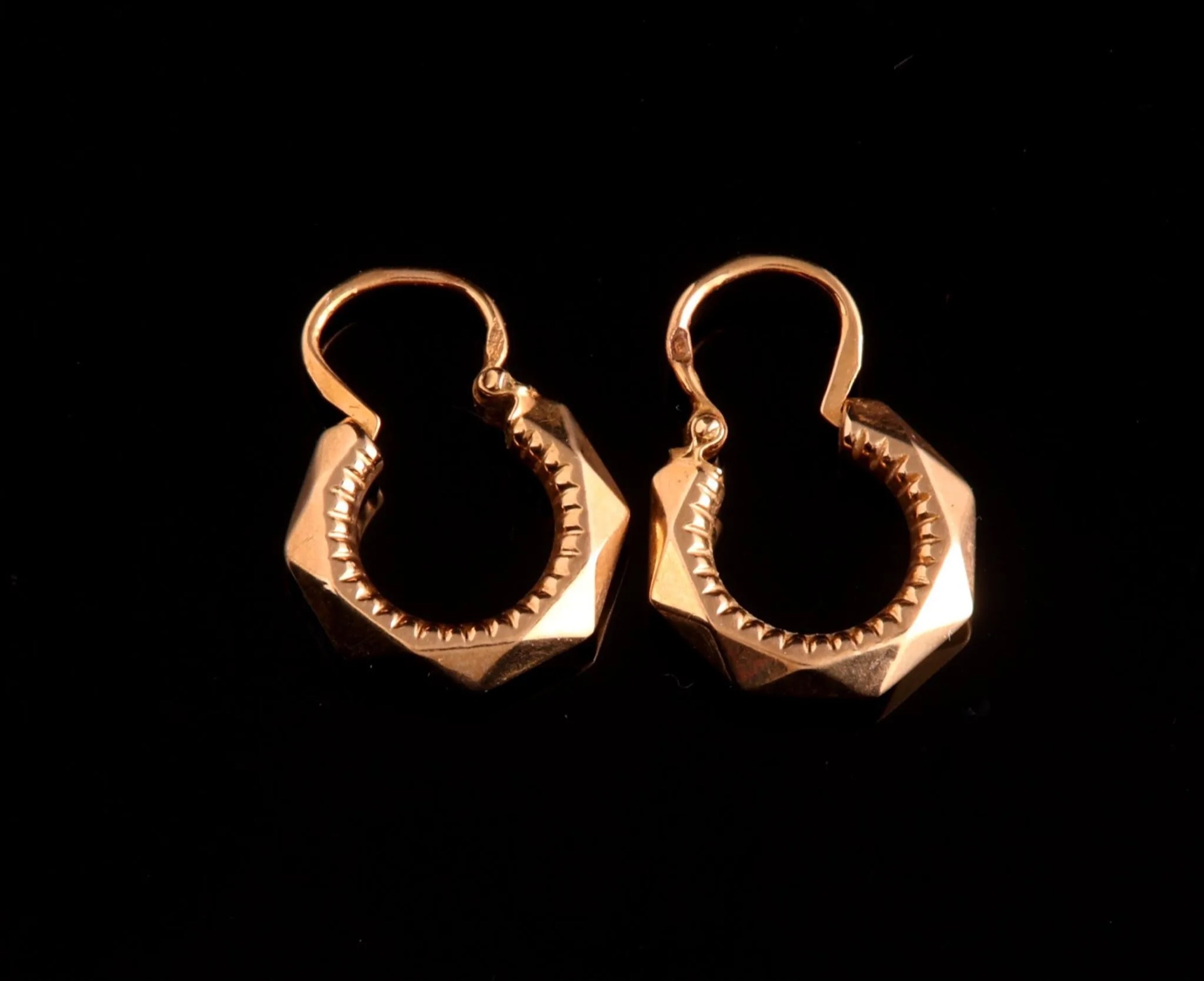 Boucles d'oreilles créoles en or - rachat dormeuses pendantes broches Paris