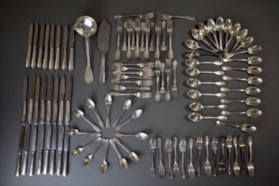 Ménagère argenterie avec couteaux